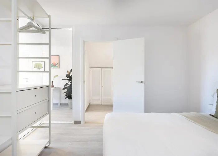 Minimalist La Pecera Apartment *