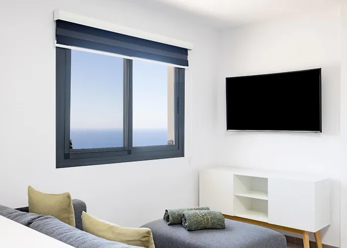 Minimalist La Pecera *