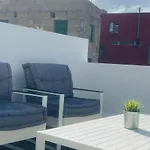 Minimalist La Pecera Daire *