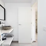 Minimalist La Pecera Daire *