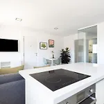 Minimalist La Pecera Daire *