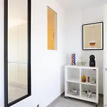 Minimalist La Pecera *