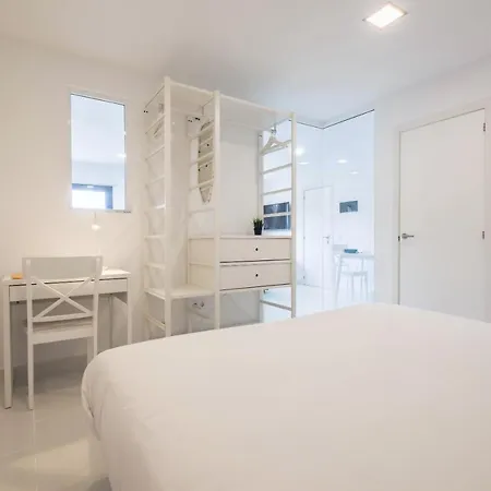 Apartment Minimalist La Pecera