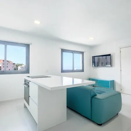 Minimalist La Pecera Apartment *