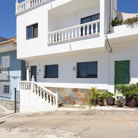 Minimalist La Pecera Apartment *