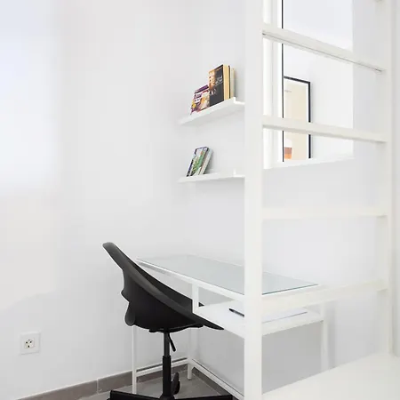 Minimalist La Pecera Apartment *