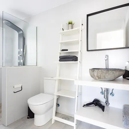 Minimalist La Pecera 아파트 아데제