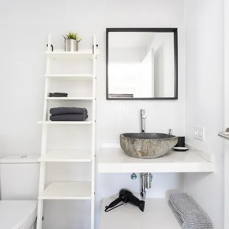 아파트 Minimalist La Pecera 아데제