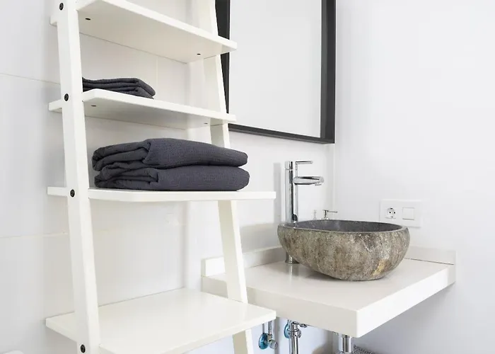 Minimalist La Pecera 阿德耶